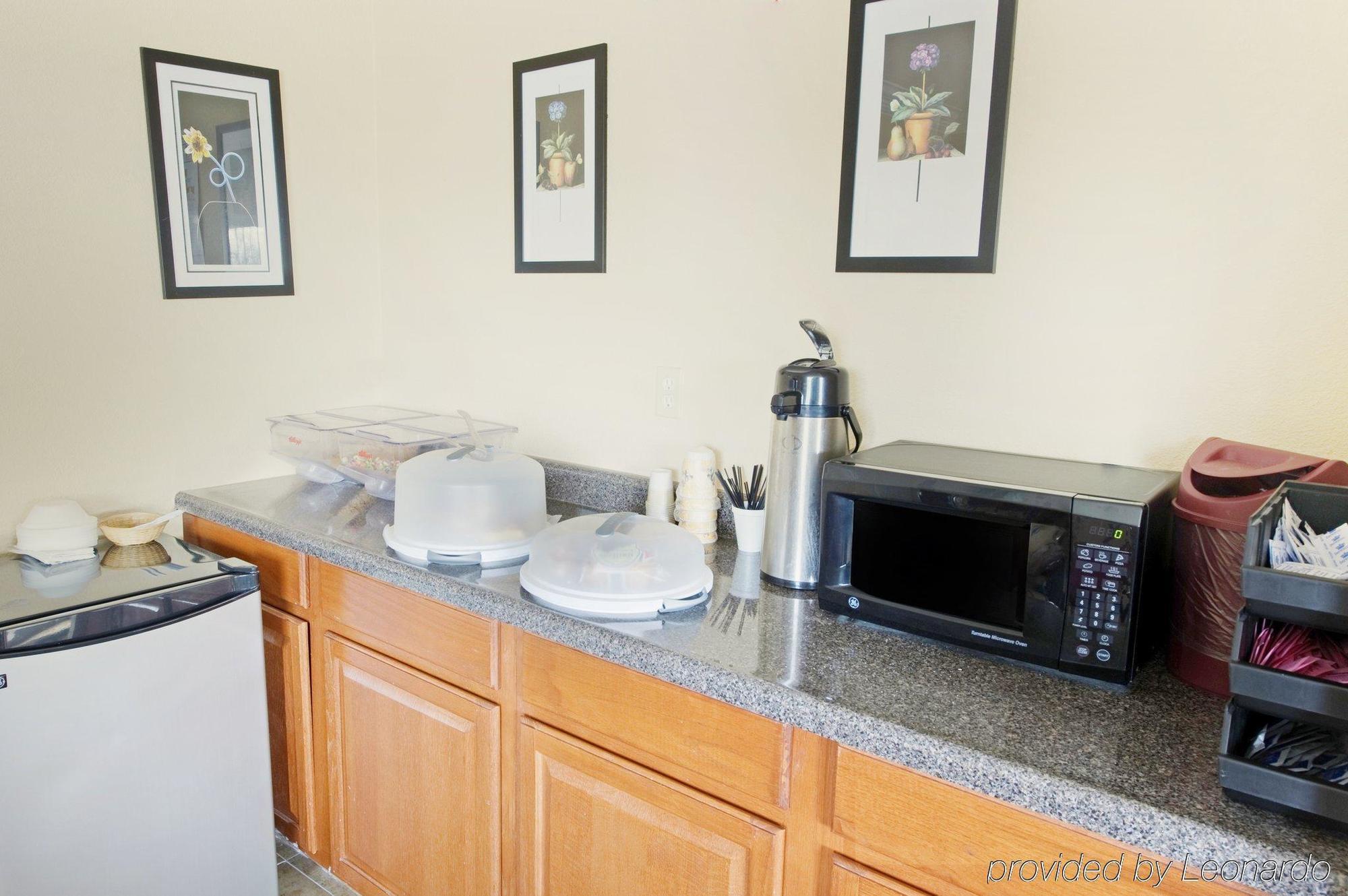 Americas Best Value Inn Gainesville Tx Restaurant photo