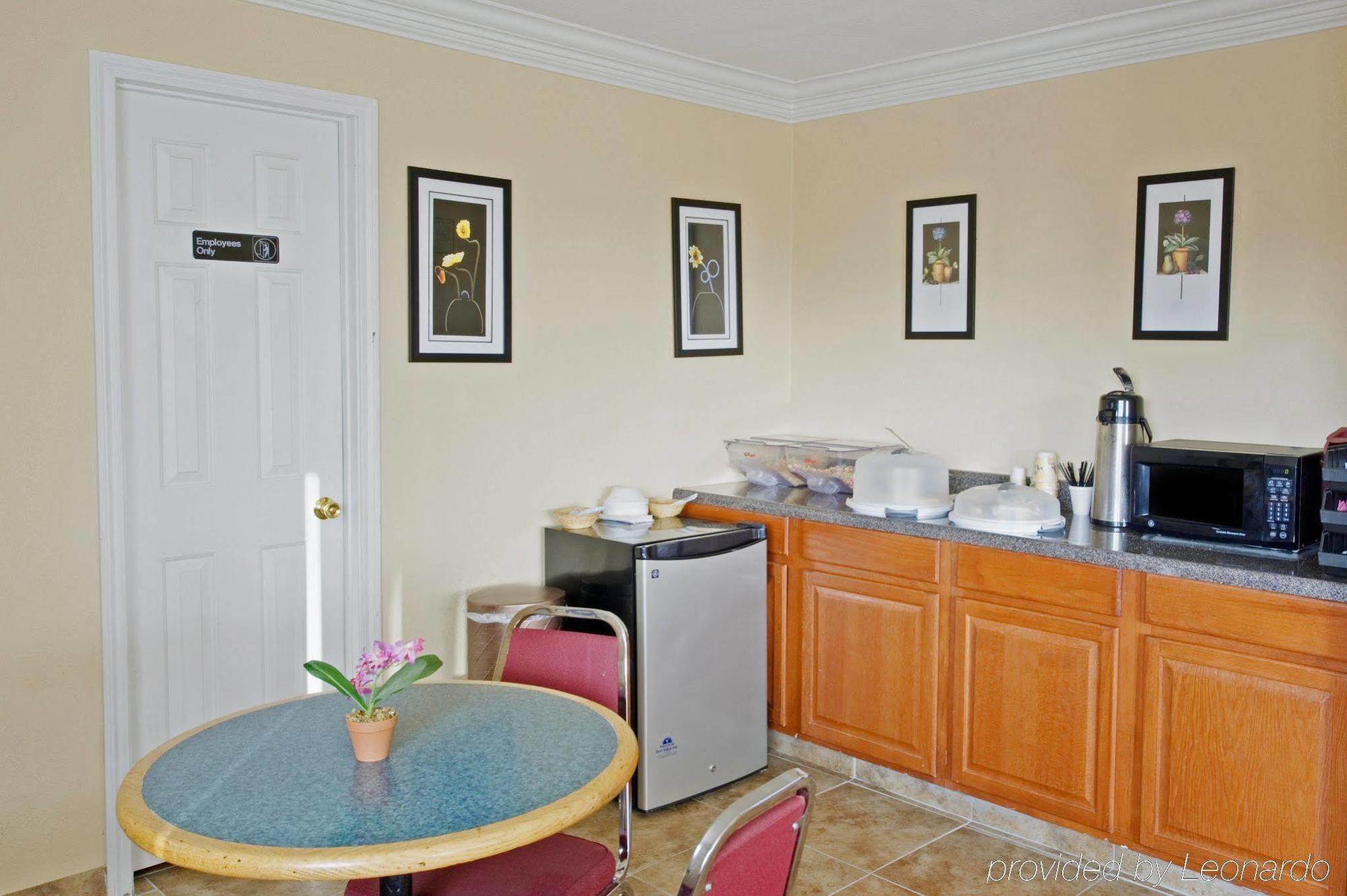 Americas Best Value Inn Gainesville Tx Restaurant photo